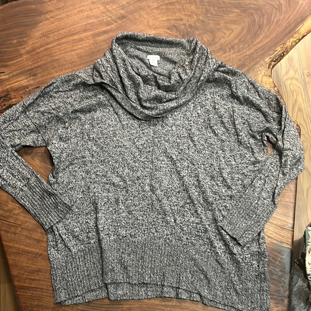 Woman’s paraphrase 1X lightweight gray sweater-excellent condition